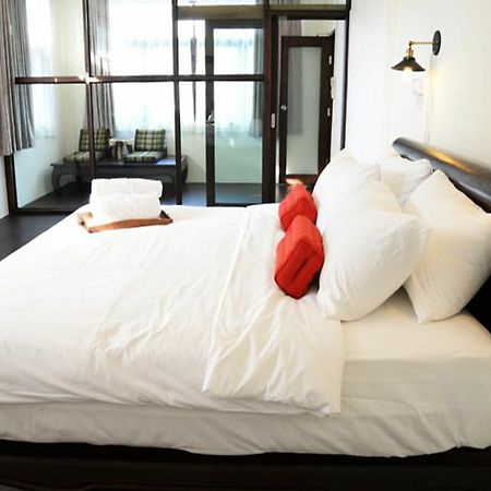 Hotel Nawa Saraan à Chiang Mai Extérieur photo