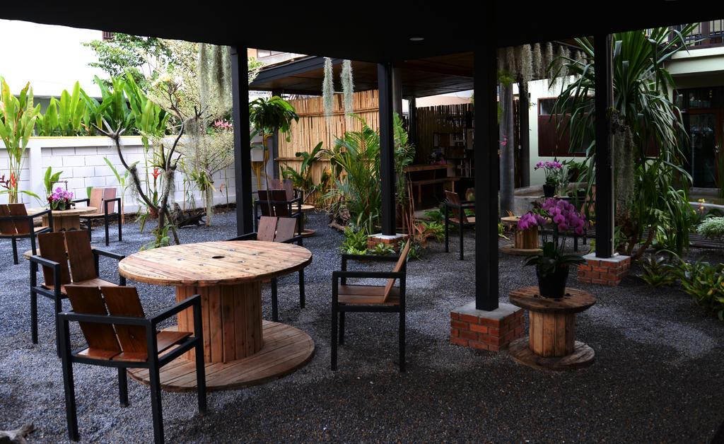 Hotel Nawa Saraan à Chiang Mai Extérieur photo